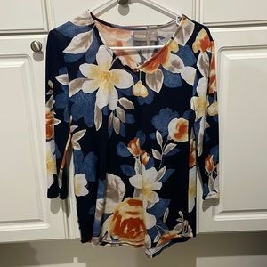 Women’s size 0 tunic three-quarter length sleeve navy with floral print.